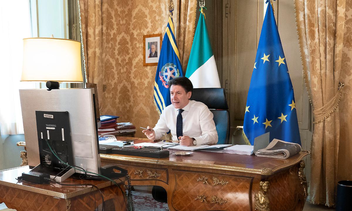 roberto esposito giuseppe conte premier presidente coronavirus covid covid19 follower strategia politica comunicazione social media marketing istituzionale 4